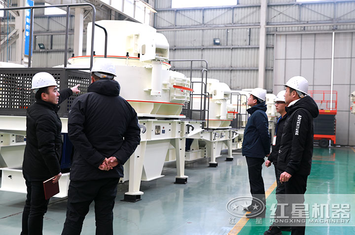 用戶來廠考察，有業務經理現場報價